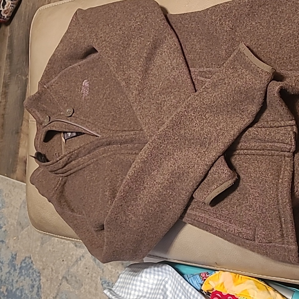 Super warm woman's brown northface jacket in GUC size M.